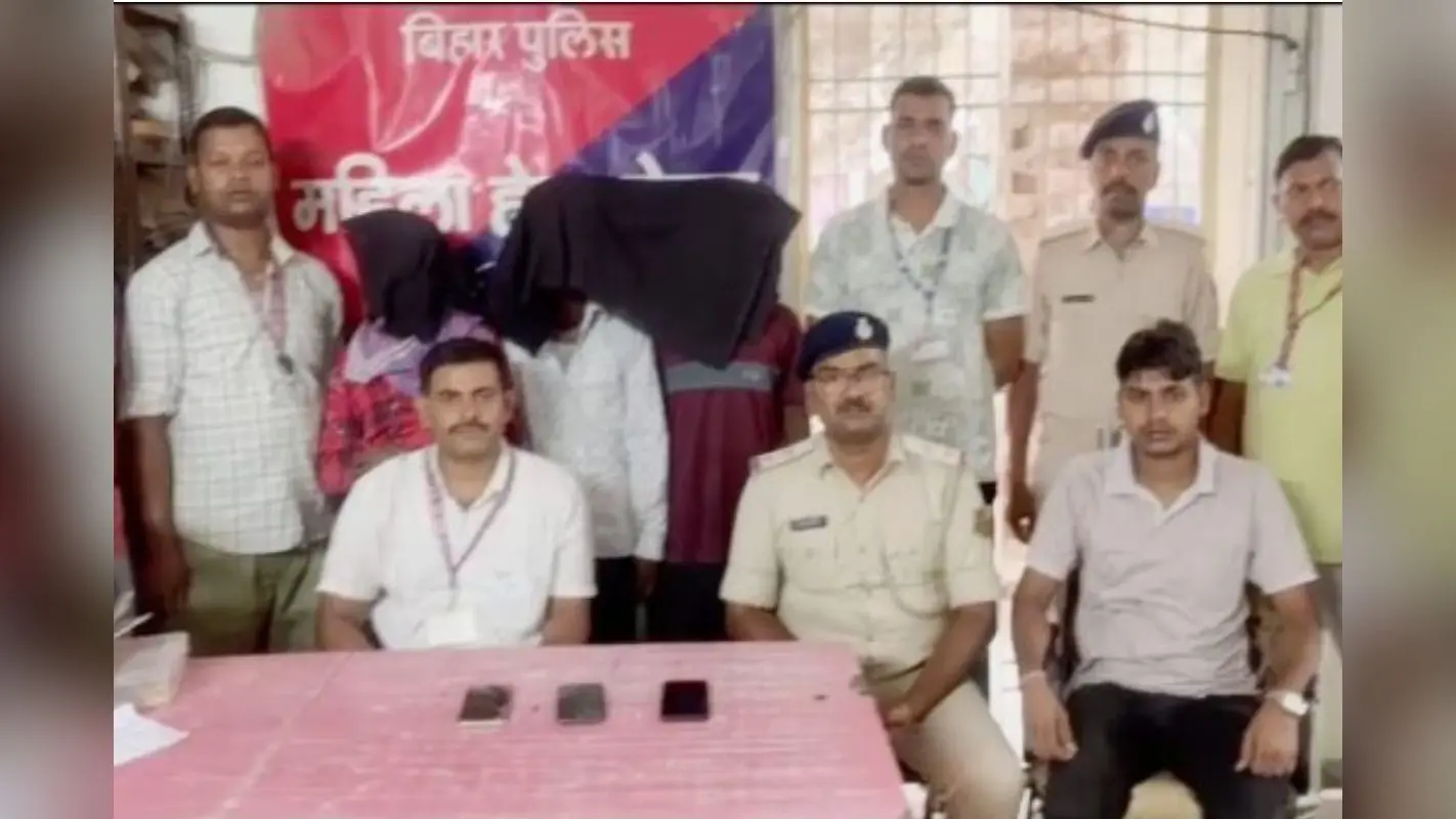 गया जंक्शन पर RPF-GRP की बड़ी कार्रवाई, 50 हजार के चोरी के मोबाइल के साथ 2 गिरफ्तार